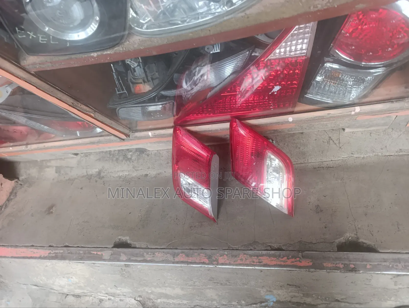 Camry Bootlight Complete With Bulb and Socket