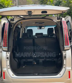 Toyota Noah 2018 Silver