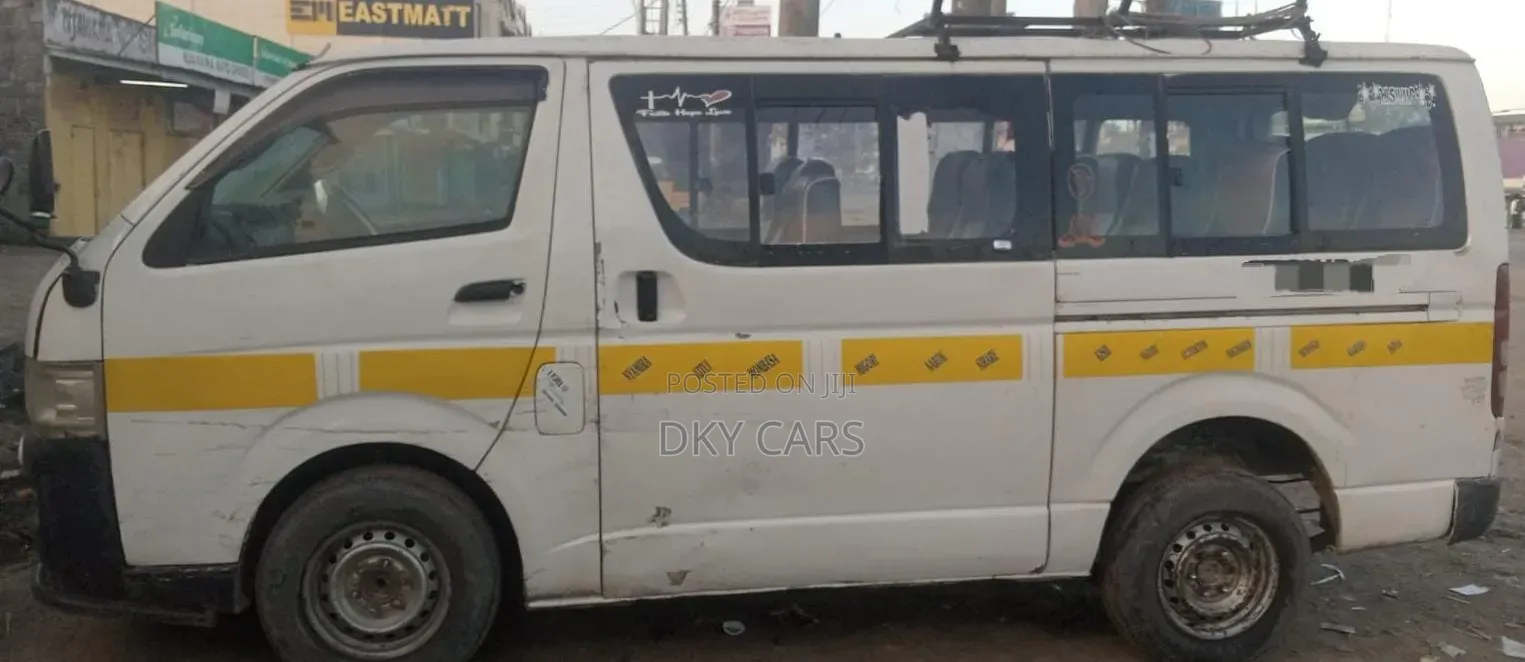 Toyota HiAce 2010 White