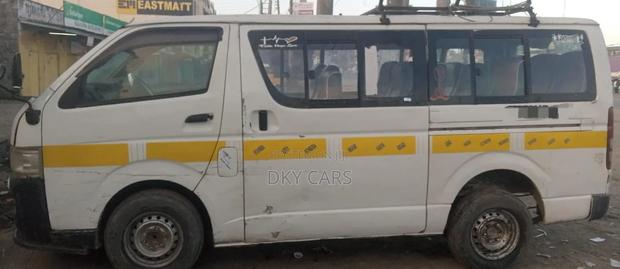 Toyota HiAce 2010 White - main view