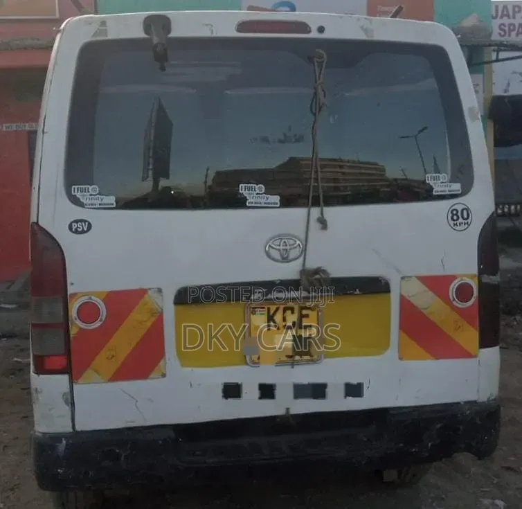 Toyota HiAce 2010 White
