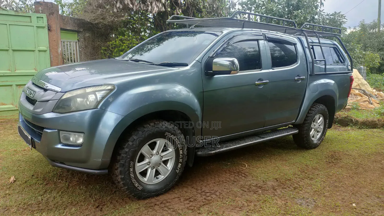 Isuzu D-MAX 2012 Gray