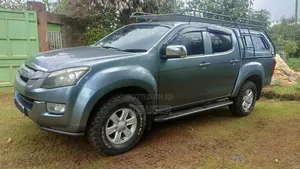 Isuzu D-MAX 2012 Gray