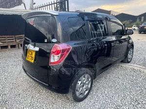 Toyota Ractis 2010 Black