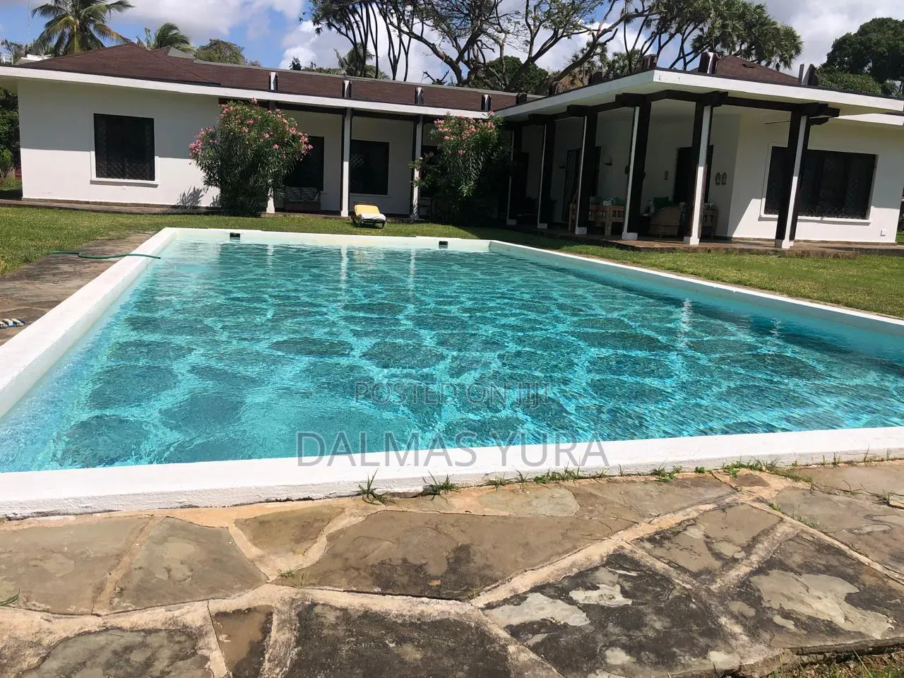 Furnished 3bdrm House in Town Centre for sale