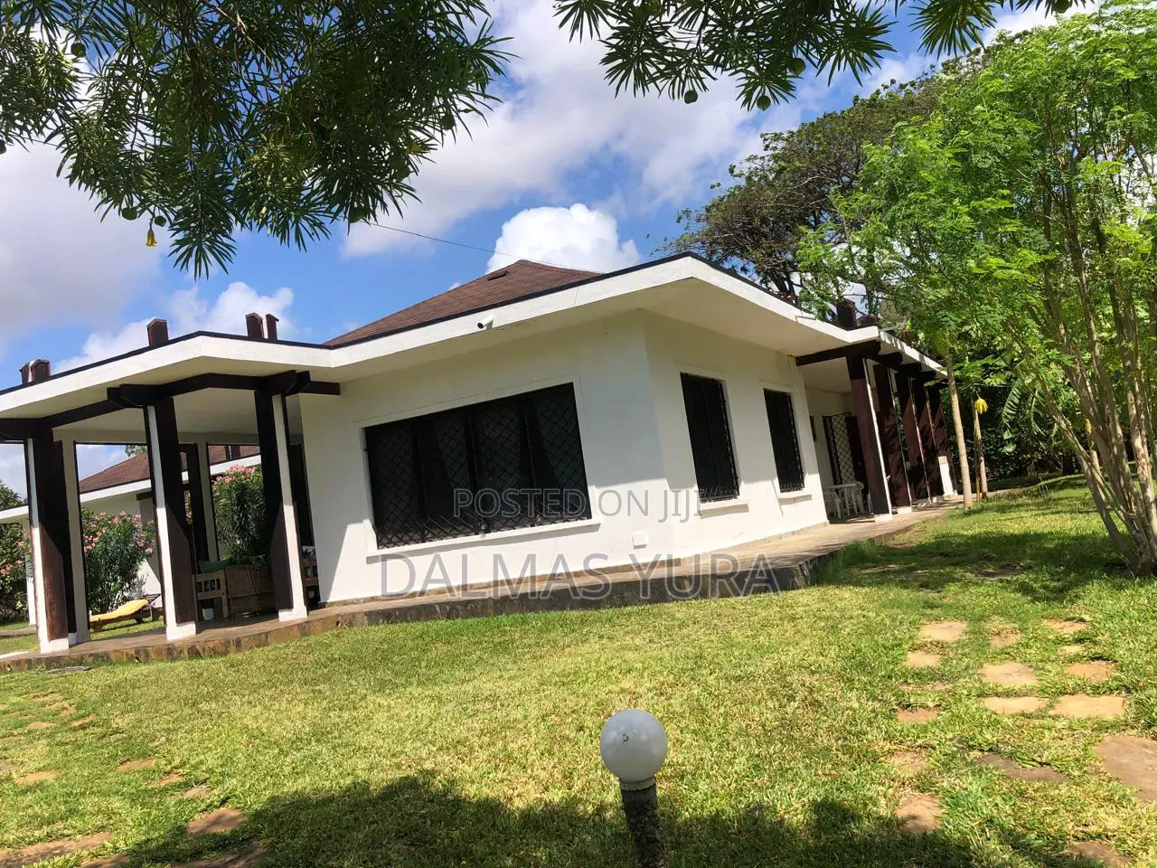 Furnished 3bdrm House in Town Centre for sale