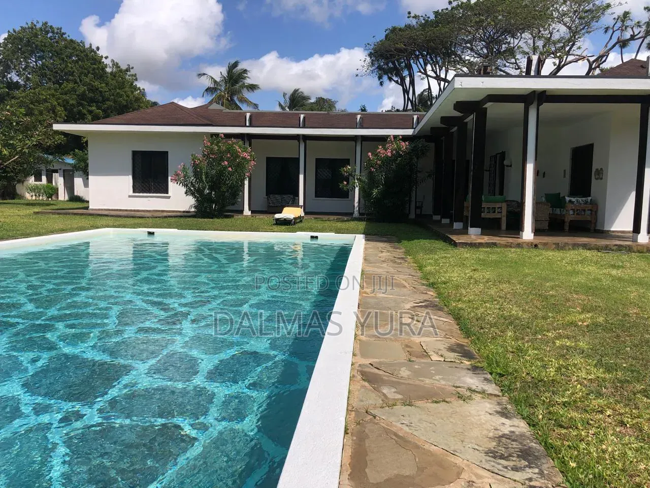 Furnished 3bdrm House in Town Centre for sale