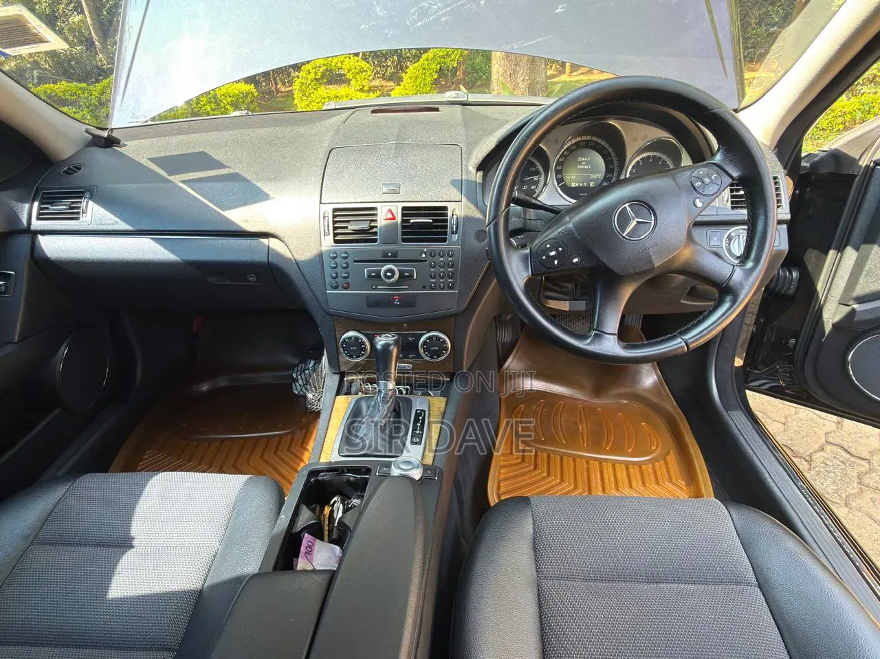 Mercedes-Benz C200 2010 Black