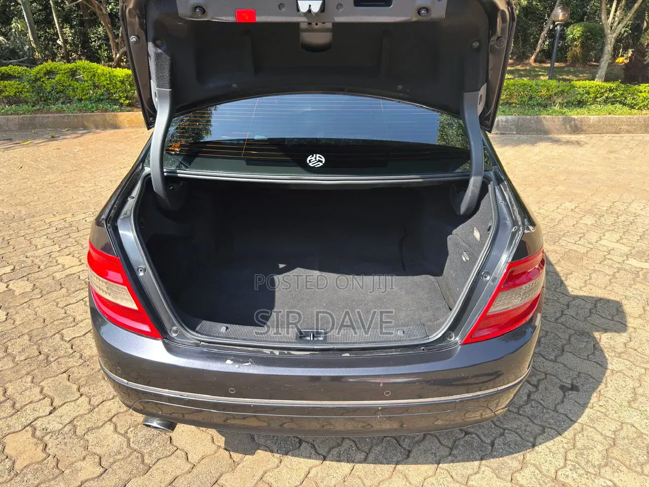 Mercedes-Benz C200 2010 Black