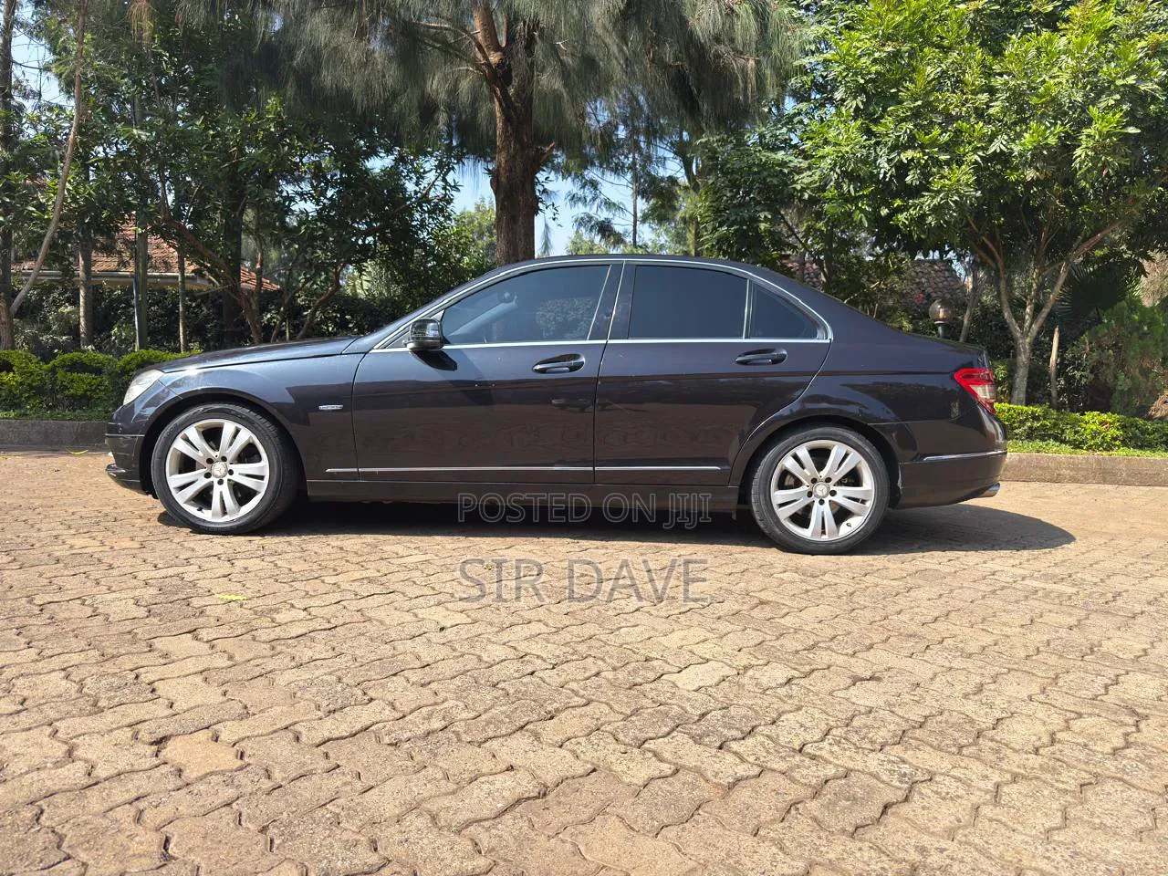 Mercedes-Benz C200 2010 Black