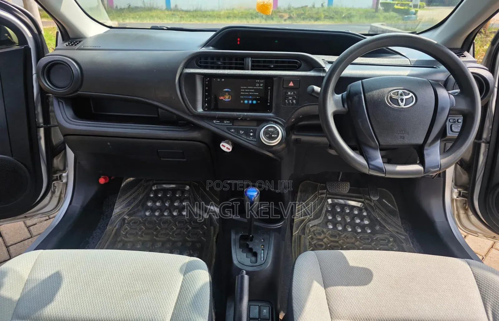 Toyota Aqua 2015 Silver