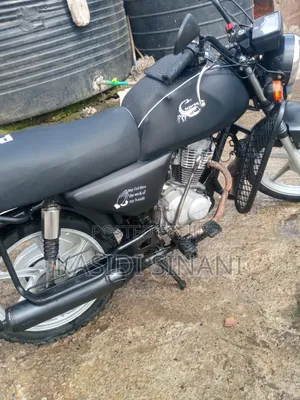 Honda CB 2023 Blue