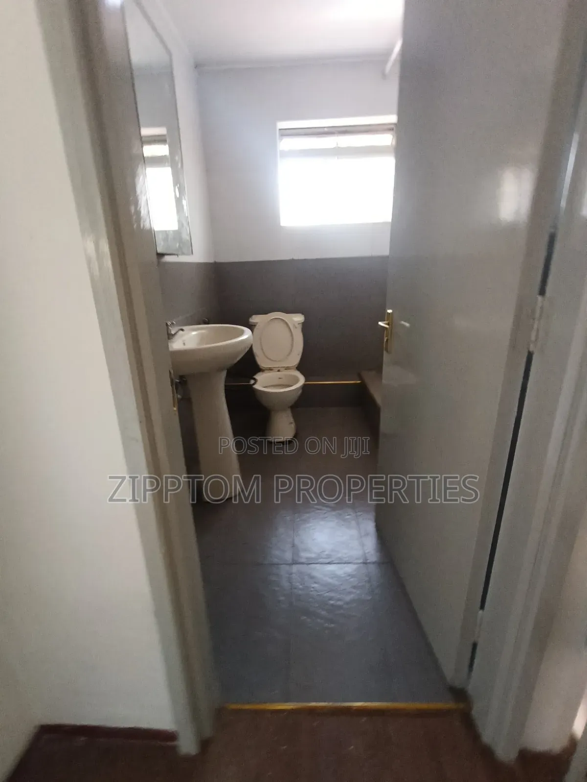 3bdrm Maisonette in Nairobi West, Madaraka for rent