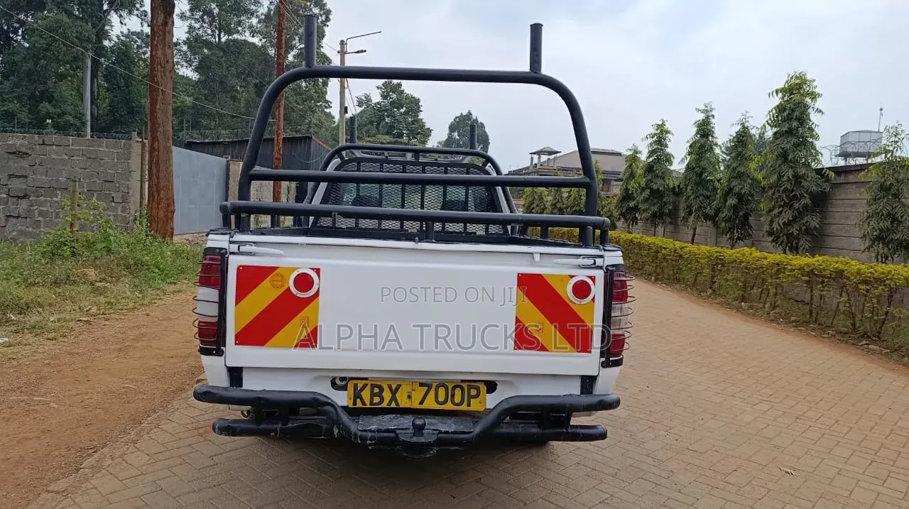 Isuzu Tougher 2012 White