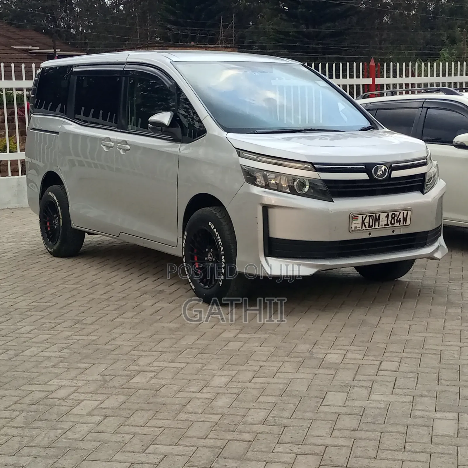 Toyota Voxy 2016 Silver