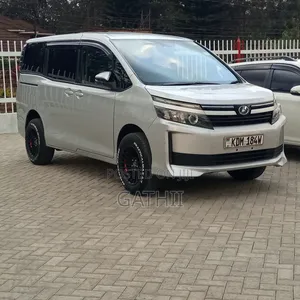 Toyota Voxy 2016 Silver