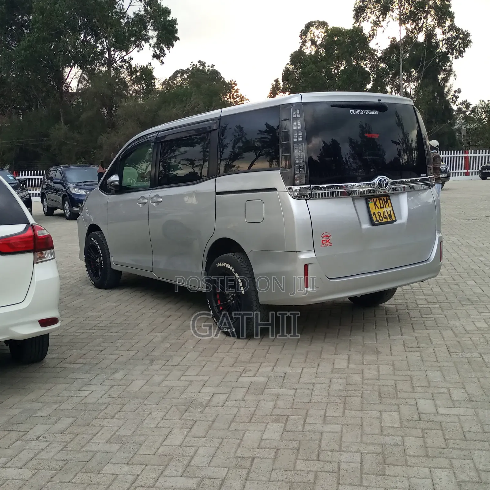 Toyota Voxy 2016 Silver