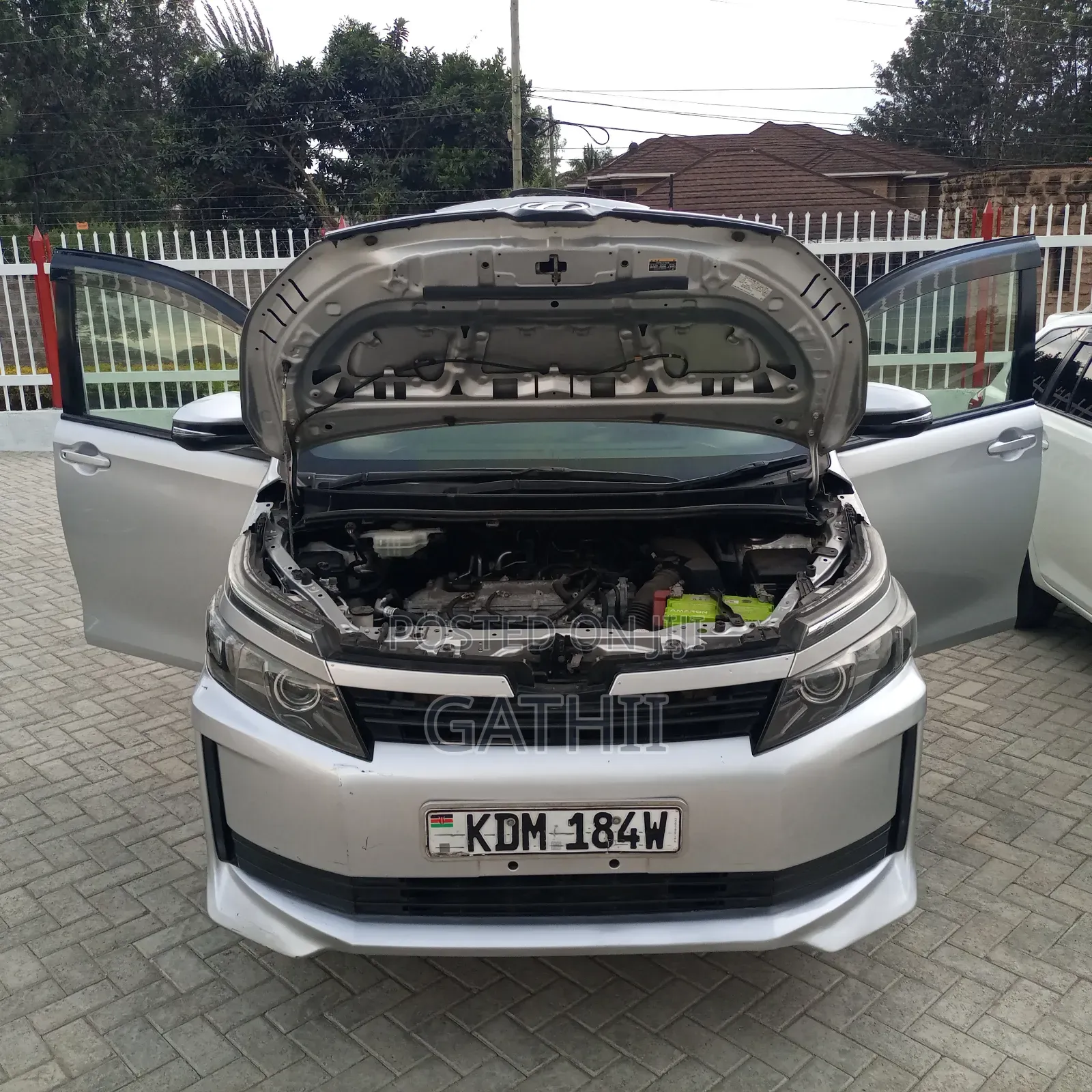 Toyota Voxy 2016 Silver