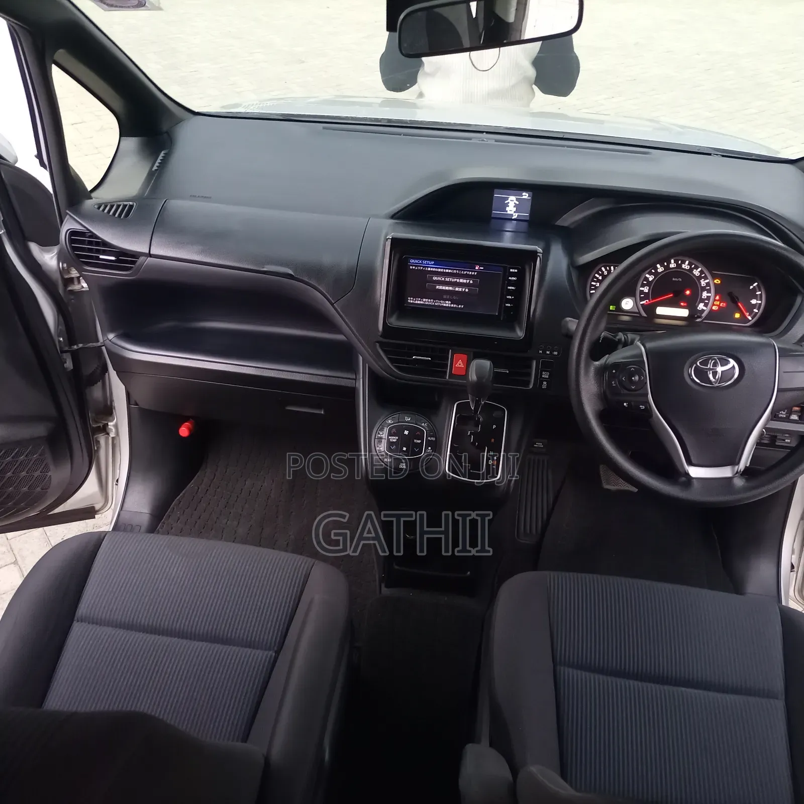 Toyota Voxy 2016 Silver