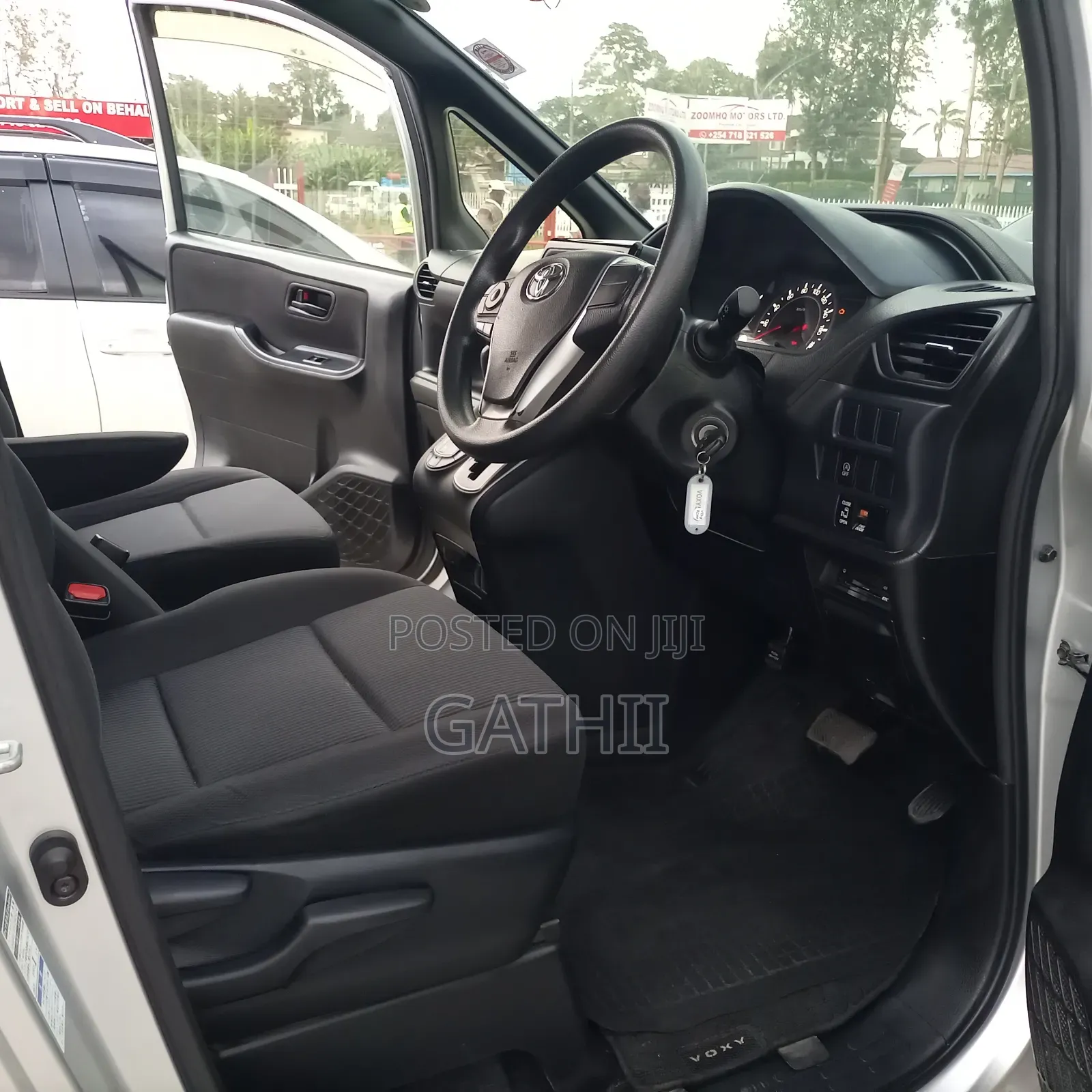 Toyota Voxy 2016 Silver