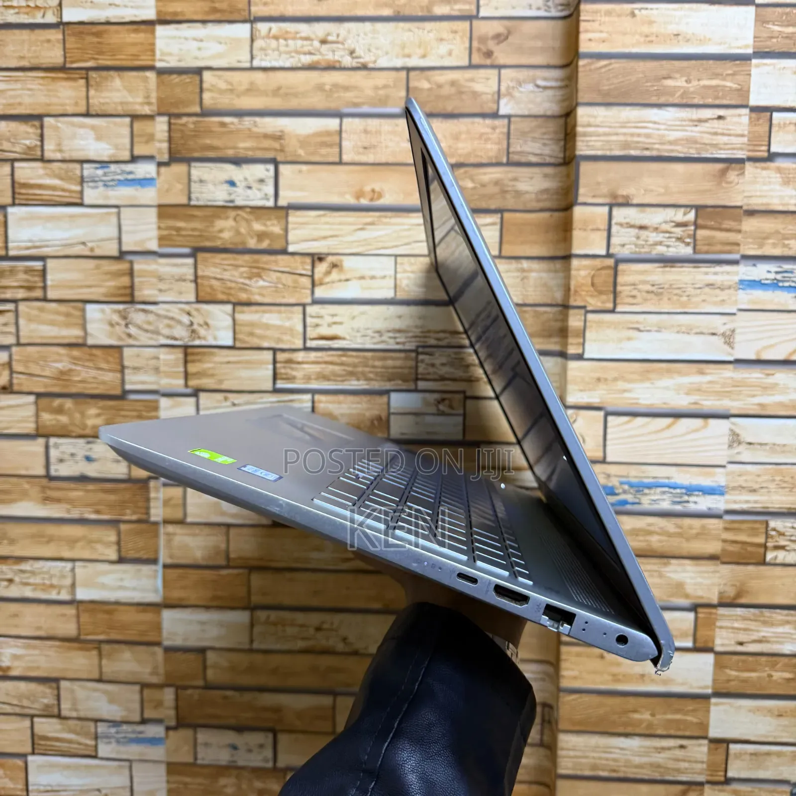 Laptop HP Pavilion 15-eh0050wm 8GB Intel Core i5 SSD 256GB