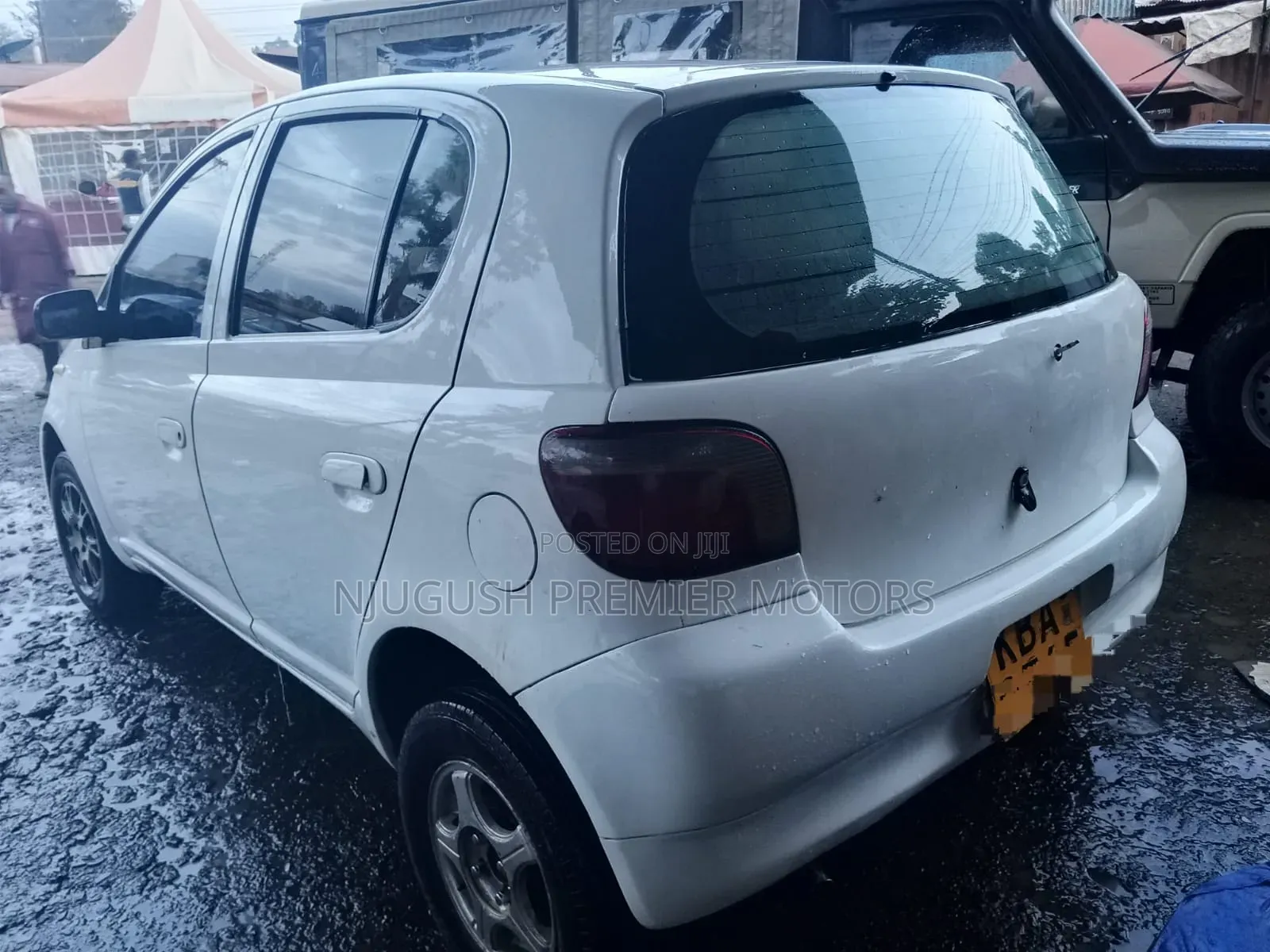 Toyota Vitz 2000 White
