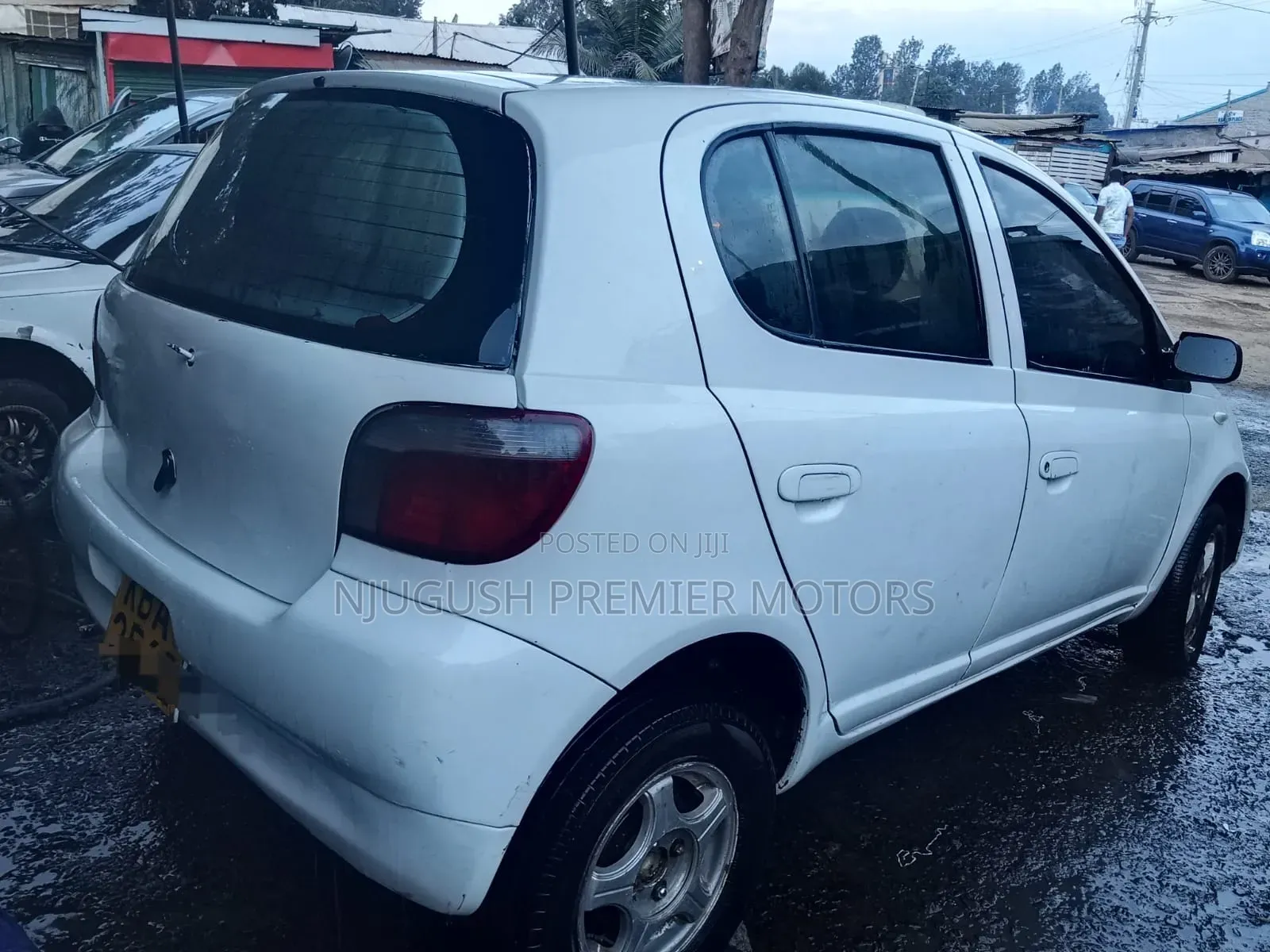 Toyota Vitz 2000 White