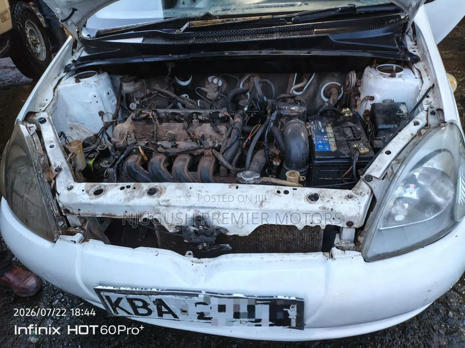 Toyota Vitz 2000 White