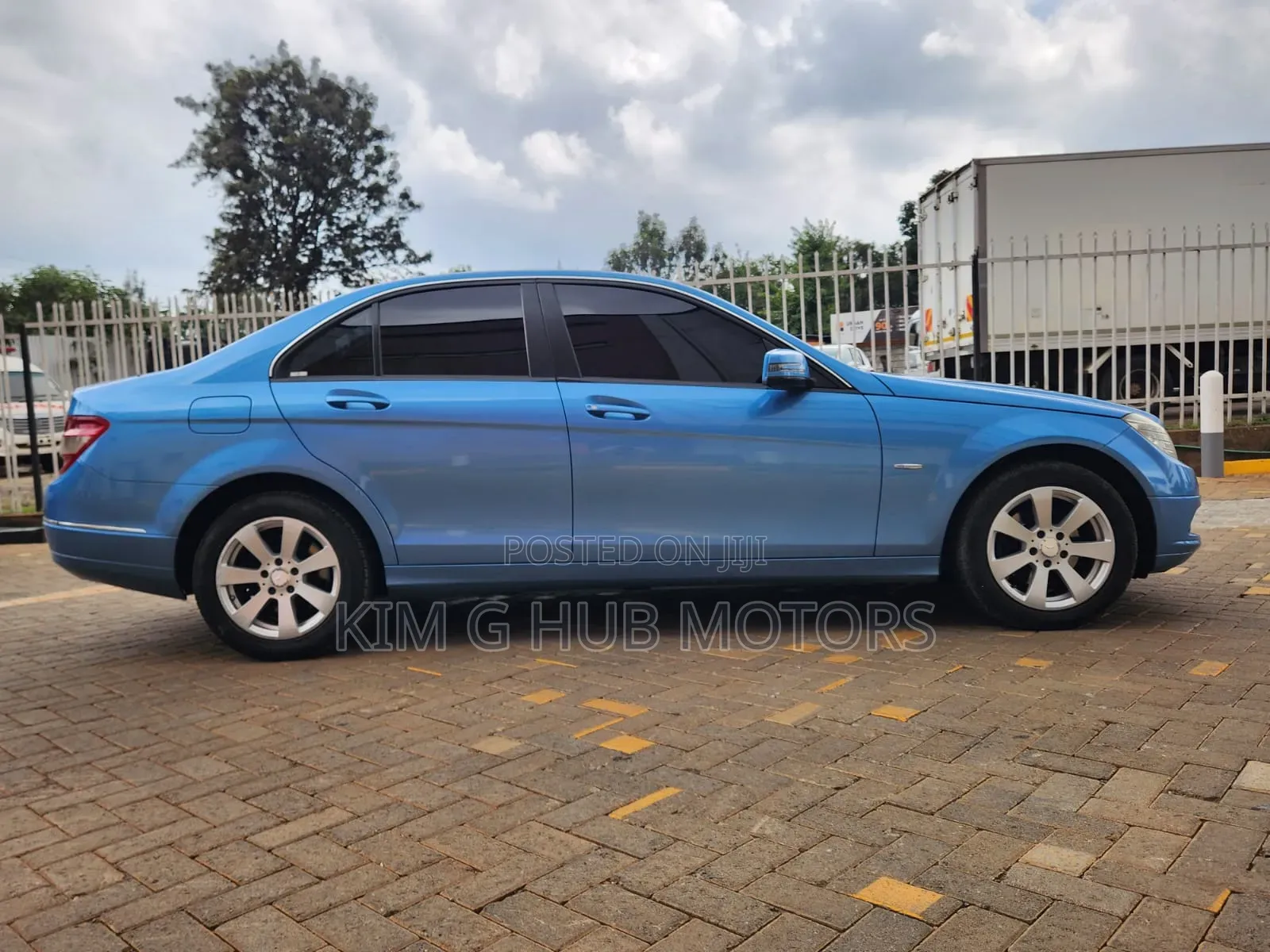Mercedes-Benz C200 2010 Blue