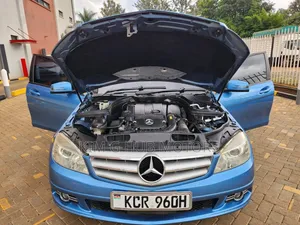 Mercedes-Benz C200 2010 Blue