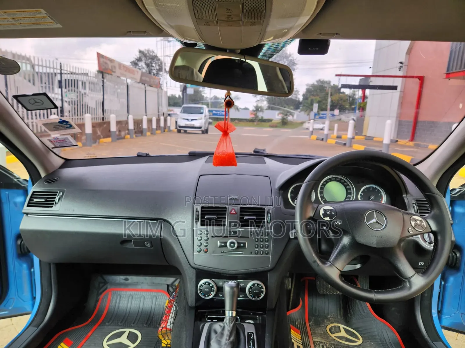 Mercedes-Benz C200 2010 Blue