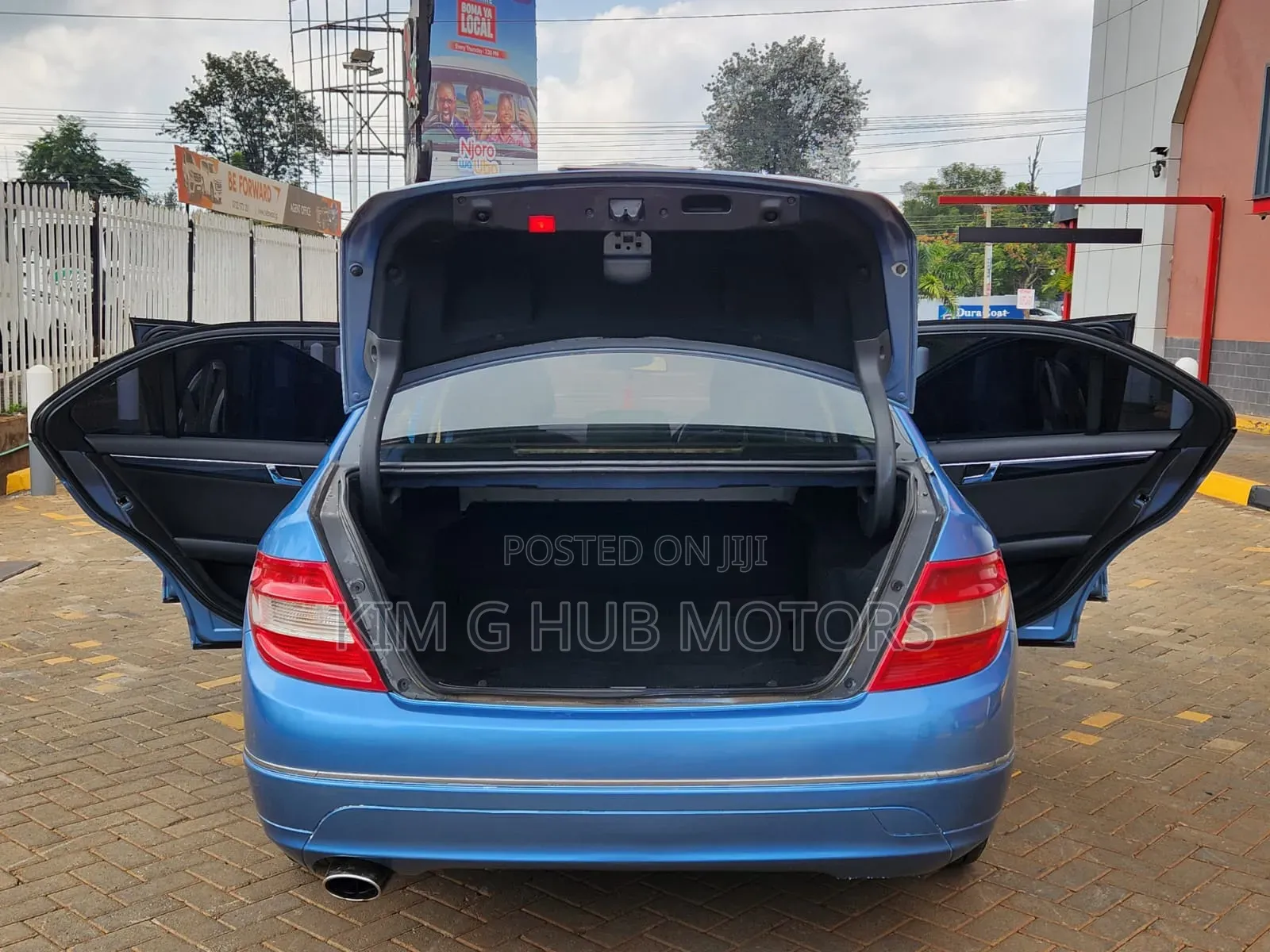 Mercedes-Benz C200 2010 Blue