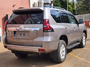 Toyota Land Cruiser Prado 2017 Ivory