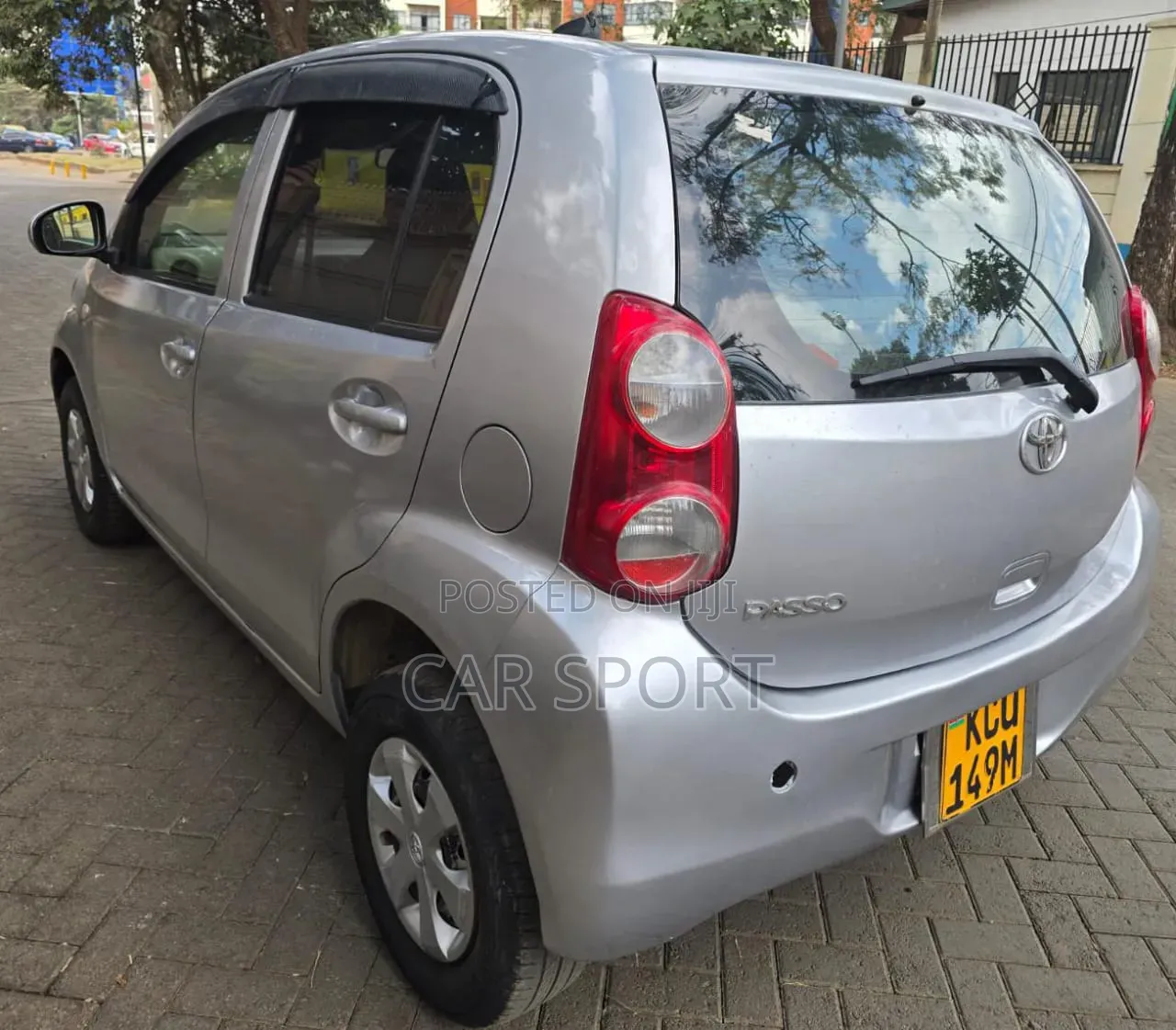 Toyota Passo 2011 Silver