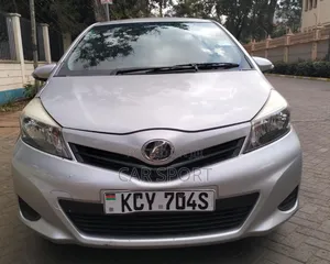 Toyota Vitz 2012 Silver