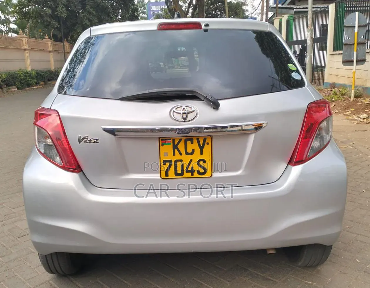 Toyota Vitz 2012 Silver