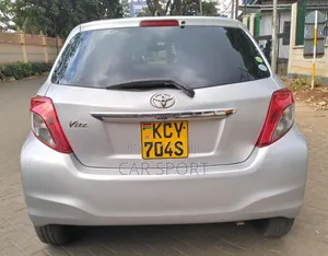 Toyota Vitz 2012 Silver