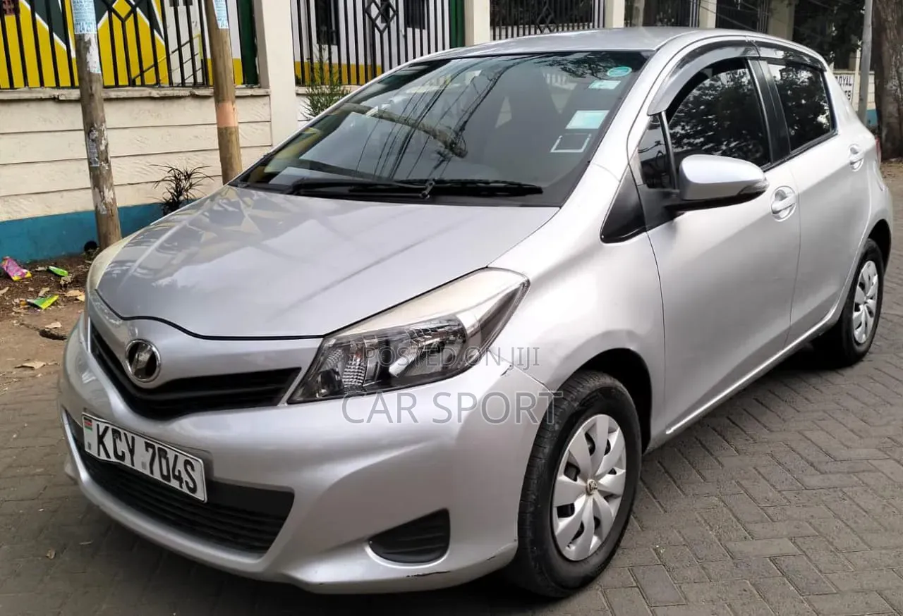 Toyota Vitz 2012 Silver