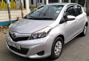 Toyota Vitz 2012 Silver
