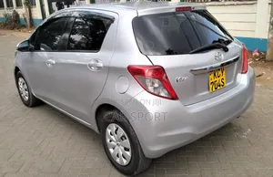 Toyota Vitz 2012 Silver