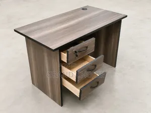 Modern Office Desk With Lockable Drawers