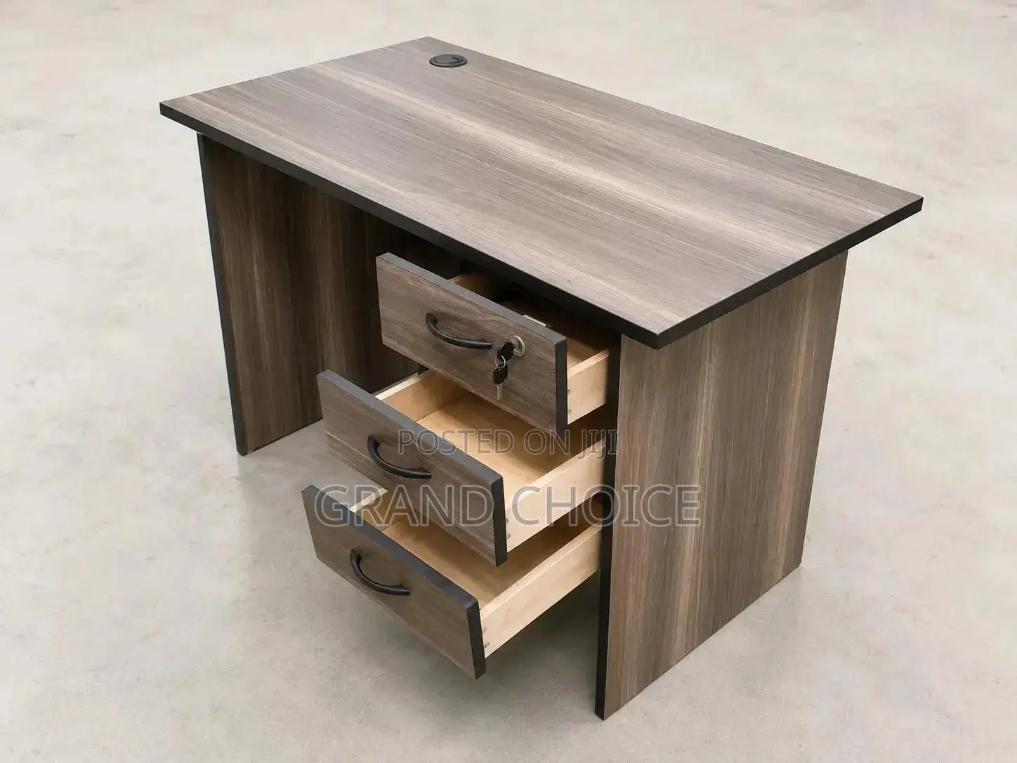 Modern Office Desk With Lockable Drawers