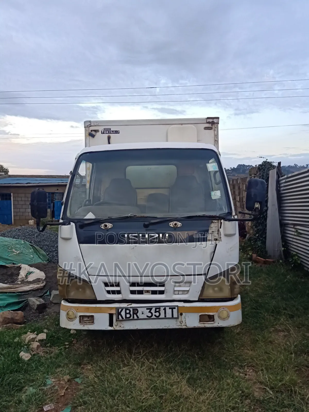 Isuzu ELF 2010 White