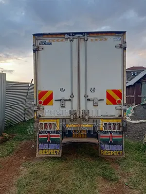 Isuzu ELF 2010 White