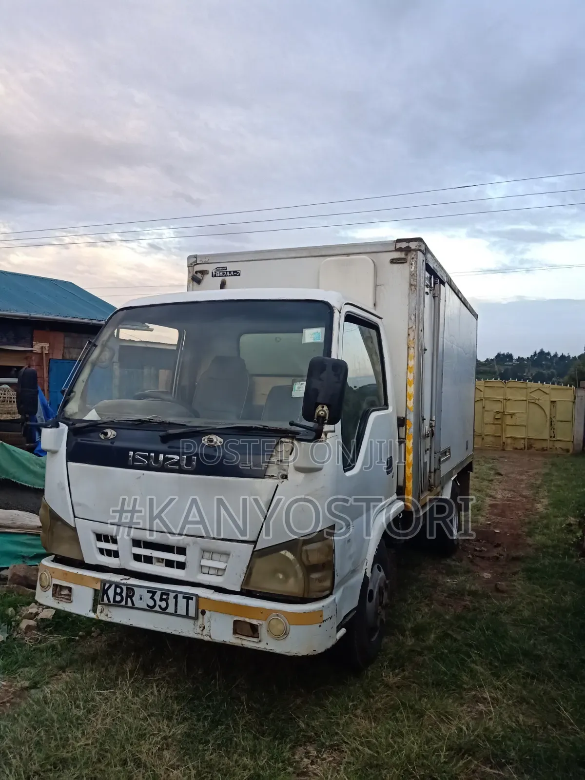 Isuzu ELF 2010 White
