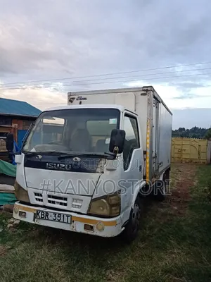 Isuzu ELF 2010 White