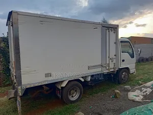 Isuzu ELF 2010 White