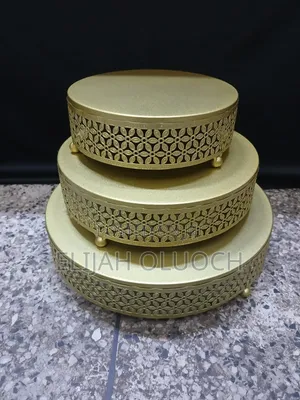 3Pcs Gold Cake Stands. Sizes: *25/30/35/Cm