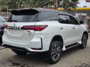 Toyota Fortuner 2019 White