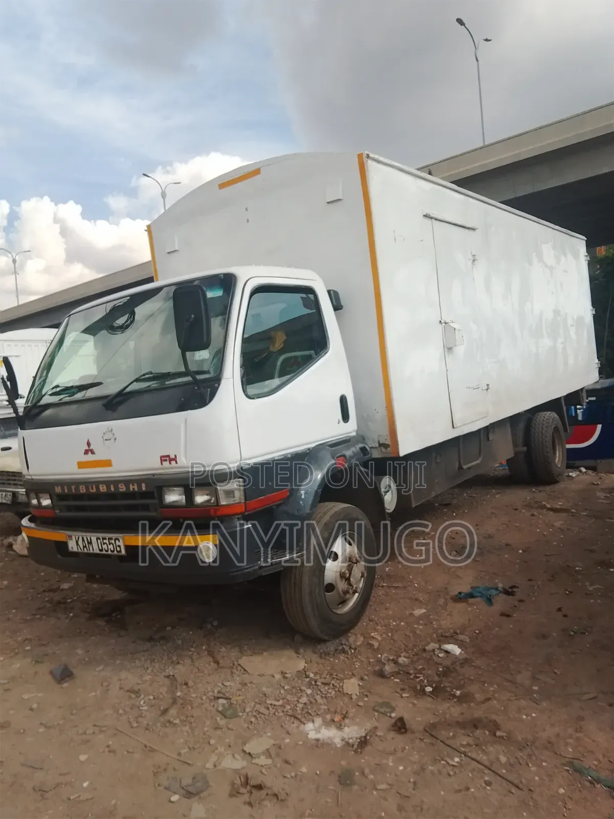 Mitsubishi FH 215 Truck 2007 White